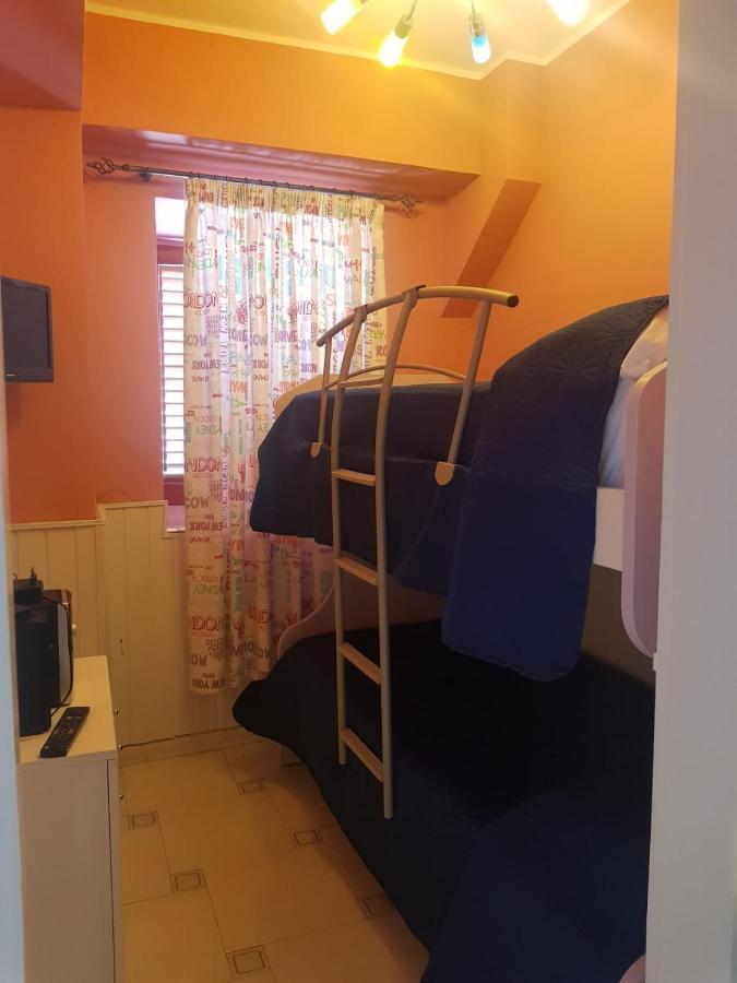 Bed 4-Bed Mixed Dormitory Room