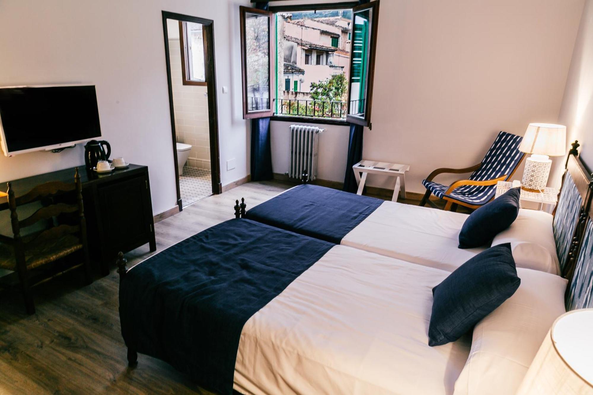 Double Room Air-Conditioning