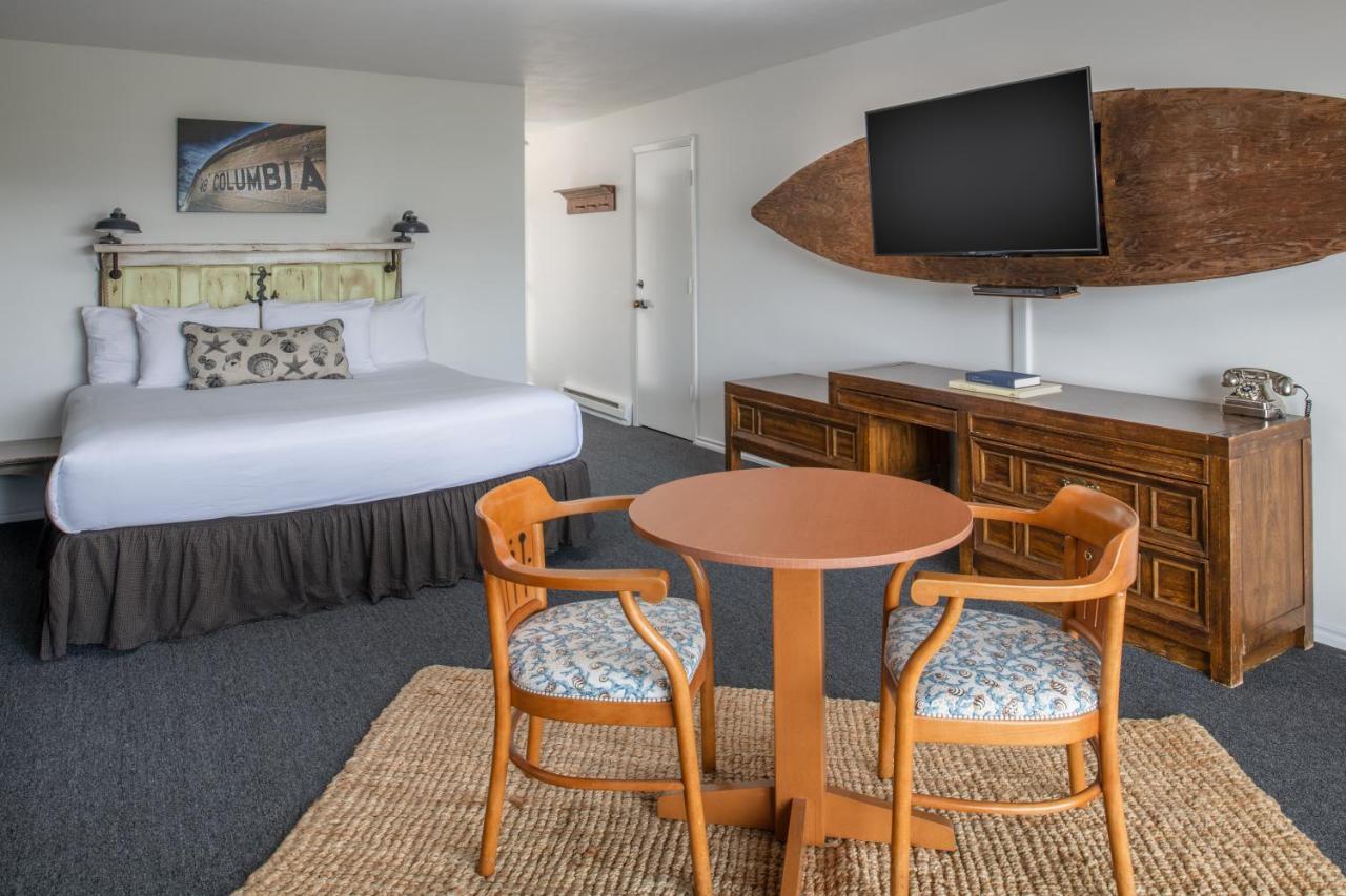 Deluxe King Room No Pets Allowed
