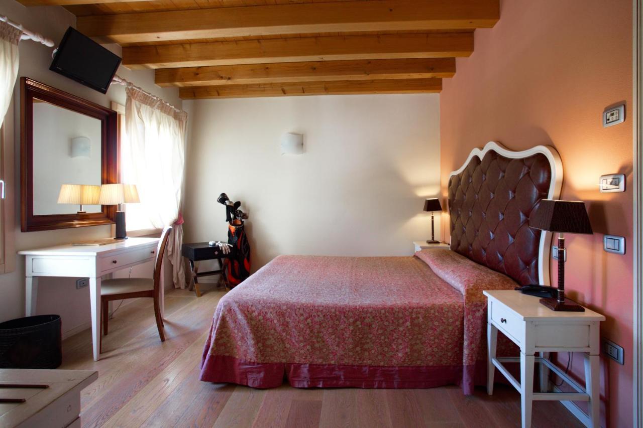 Double or Twin Room,925656010:JPEG