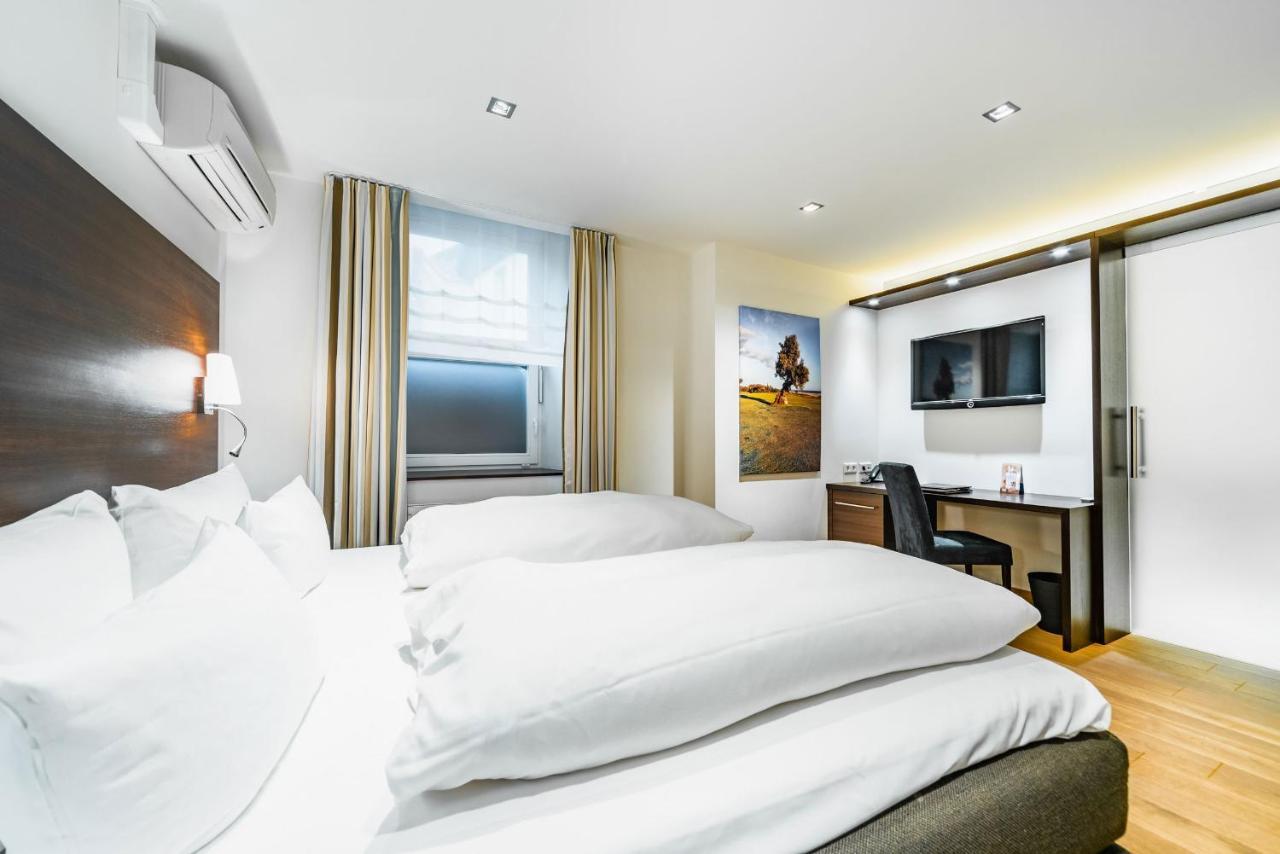 Double Room,932401765:JPEG