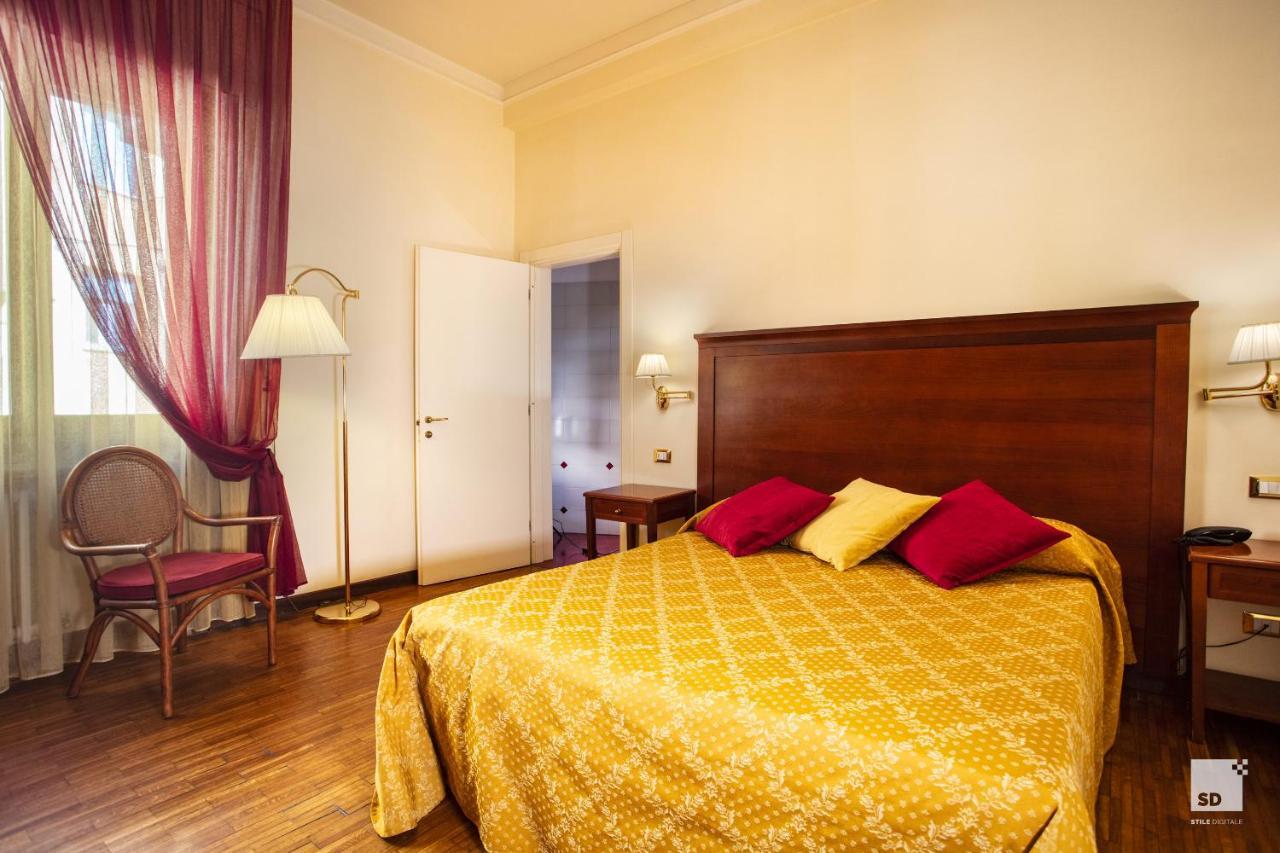 Economy Double or Twin Room,925783750:JPEG