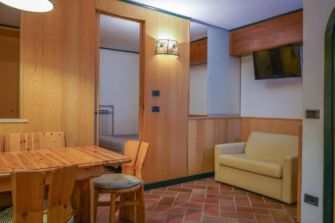 One-Bedroom Apartment,925821436:JPEG