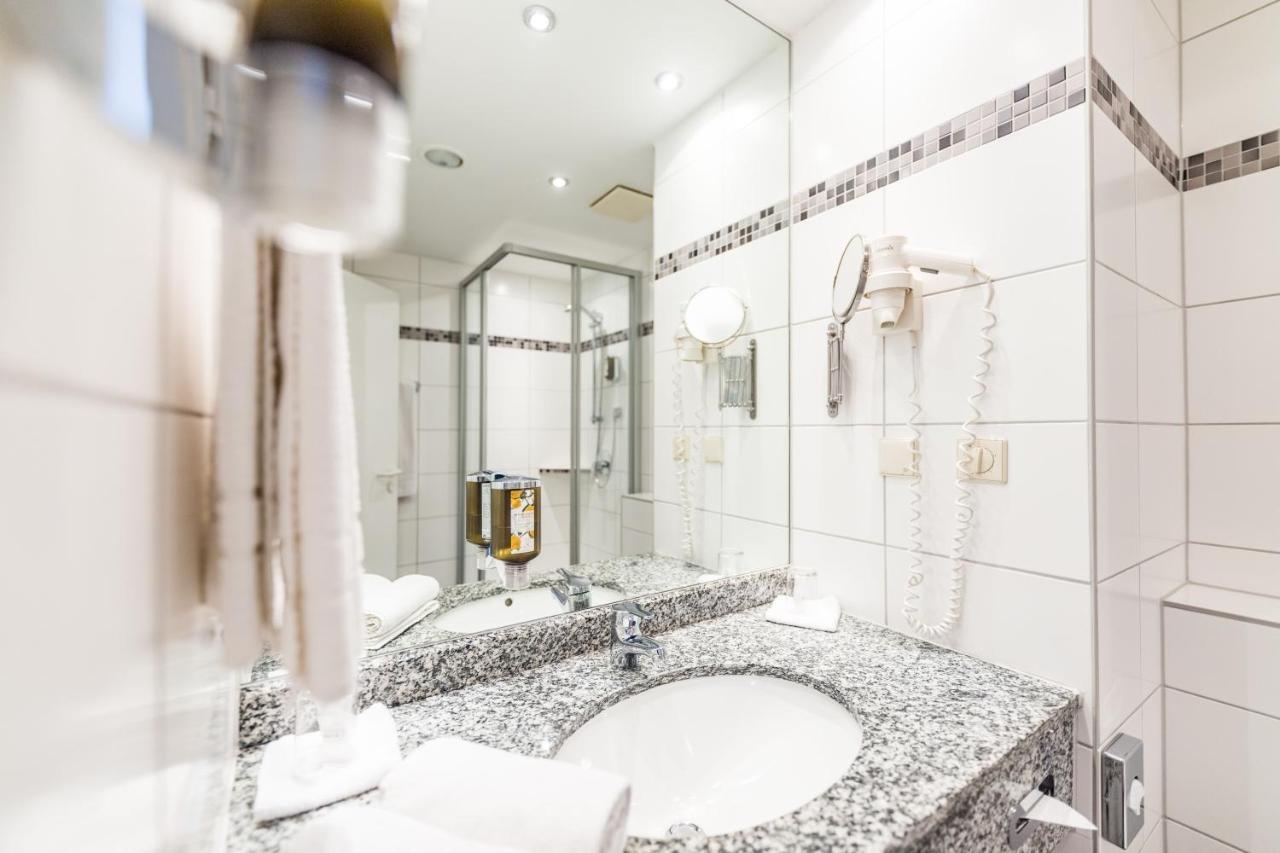 Comfort Double Room Bathroom,1710582952:JPEG