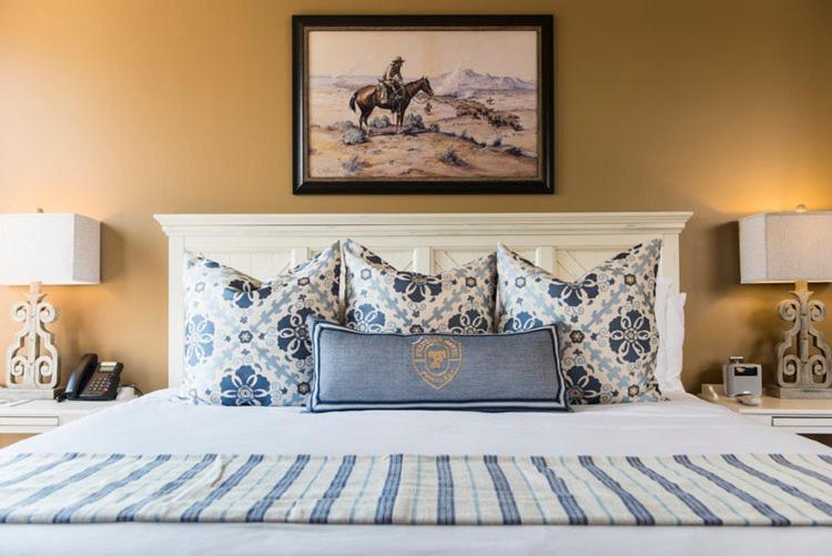 Deluxe King Suite