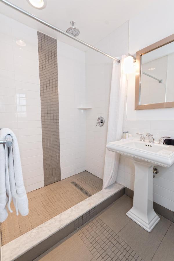 King Room Balcony Pet Friendly,1363302401:JPEG
