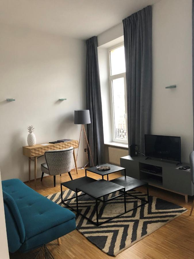 Apartment,925482361:JPEG