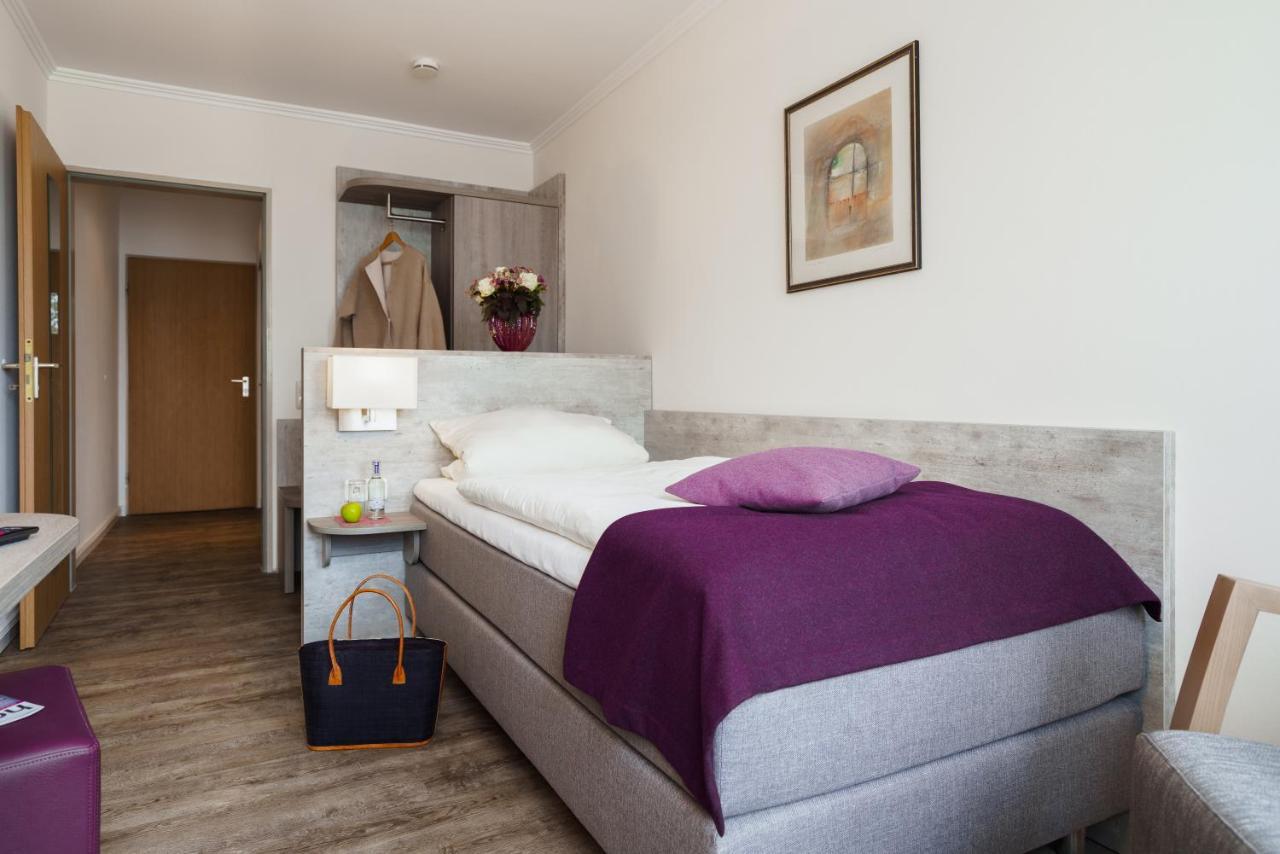 Deluxe Single Room,926729224:JPEG
