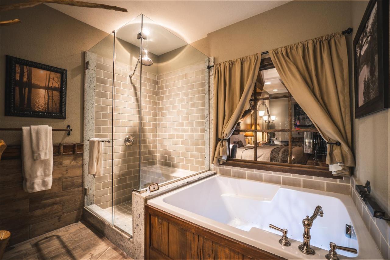 Interior Double Queen Room