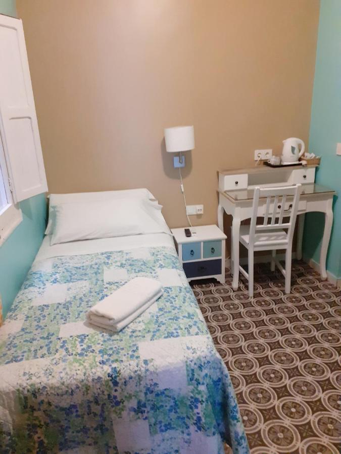 Budget Single Room,926644099:JPEG
