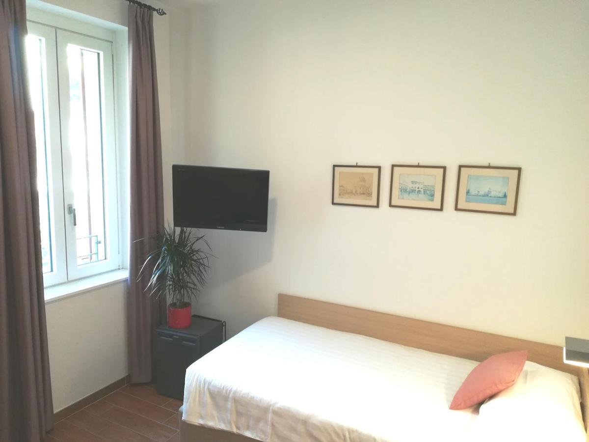 Single Room,766795174:JPEG