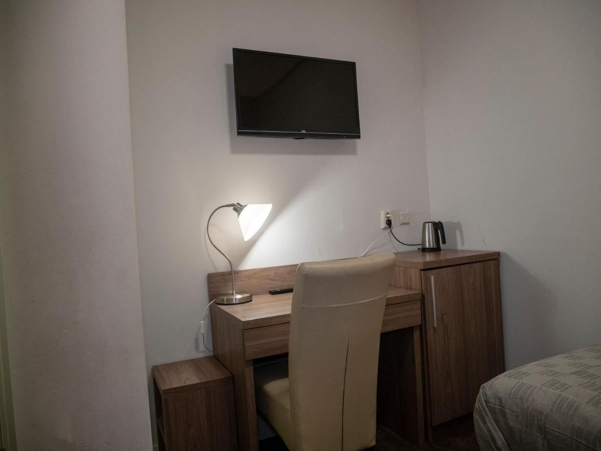 Standard Twin Room no window