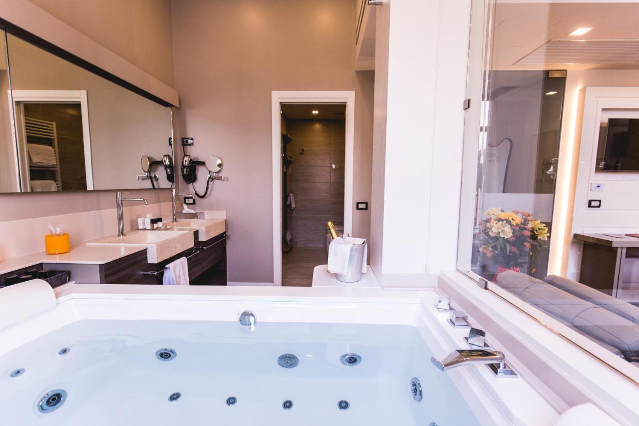 Suite Spa Bath