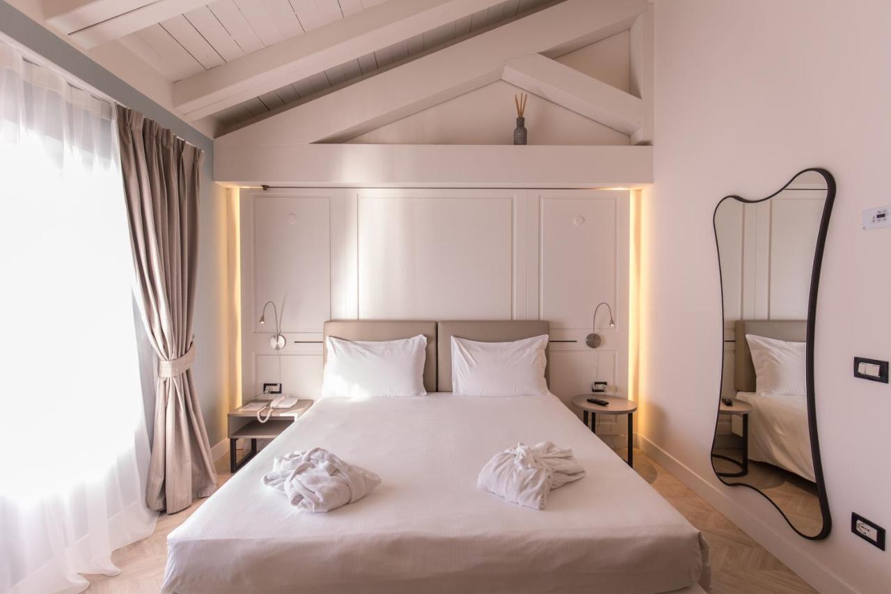 Deluxe Double or Twin Room Lake View
