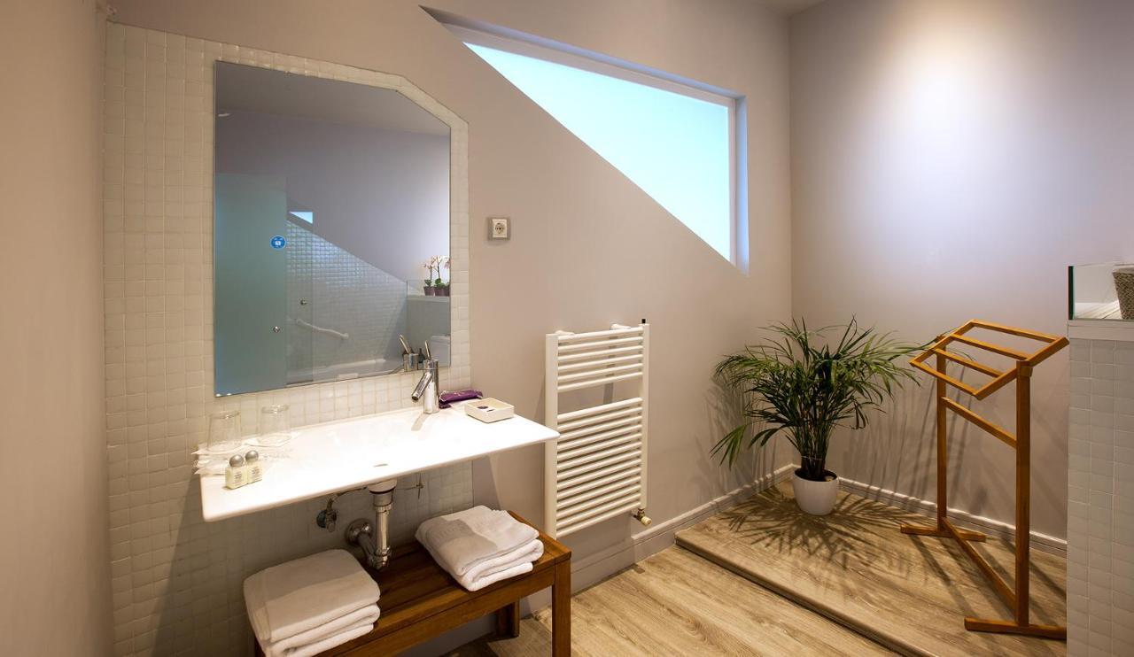 Queen Suite Spa Bath,1377354869:JPEG