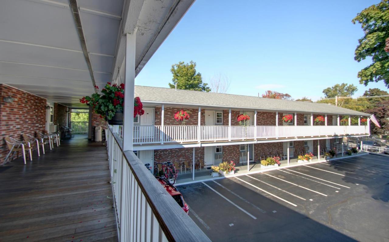 Standard Double Room Court Hotel Building