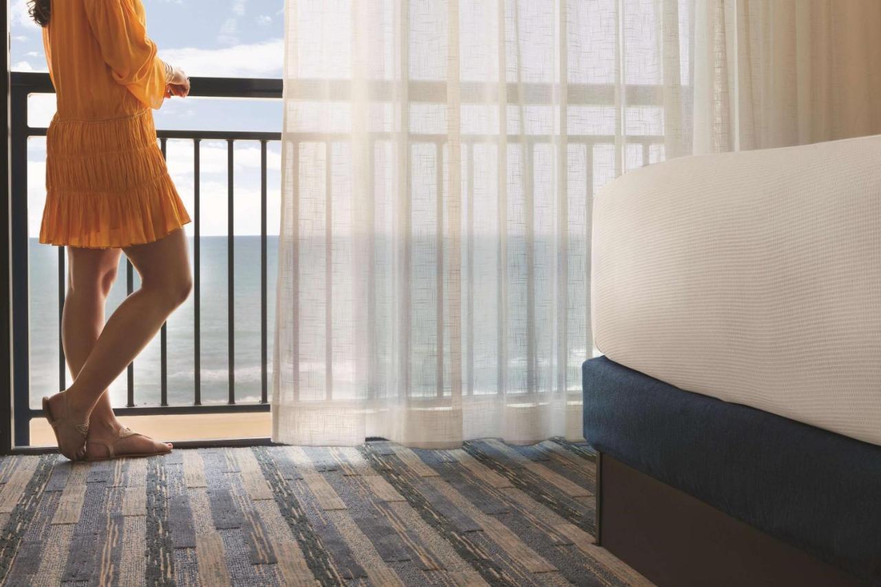 Oceanfront King Studio Suite Sofa Bed Roll Shower Disability Access