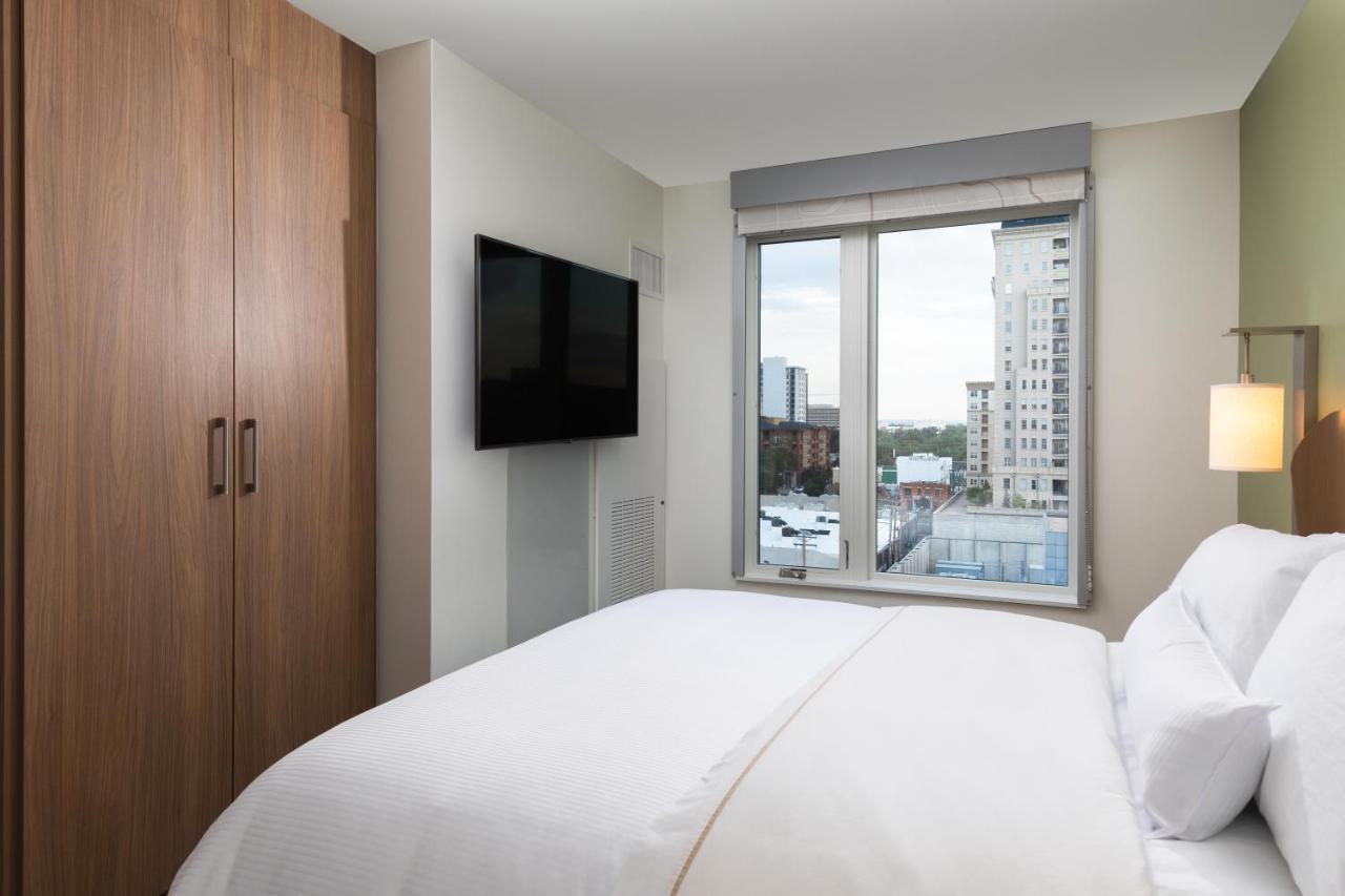 1 Bedroom Suite 1 King Sofa bed