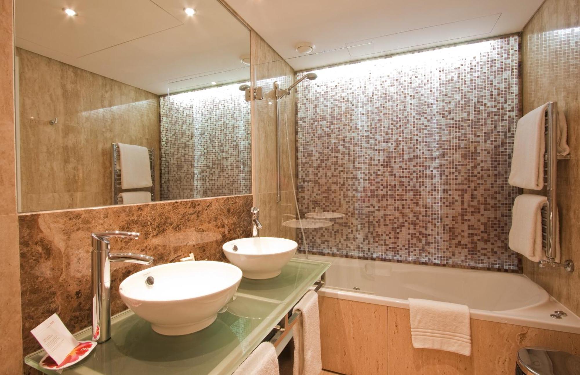 Luxury One-Bedroom Suite