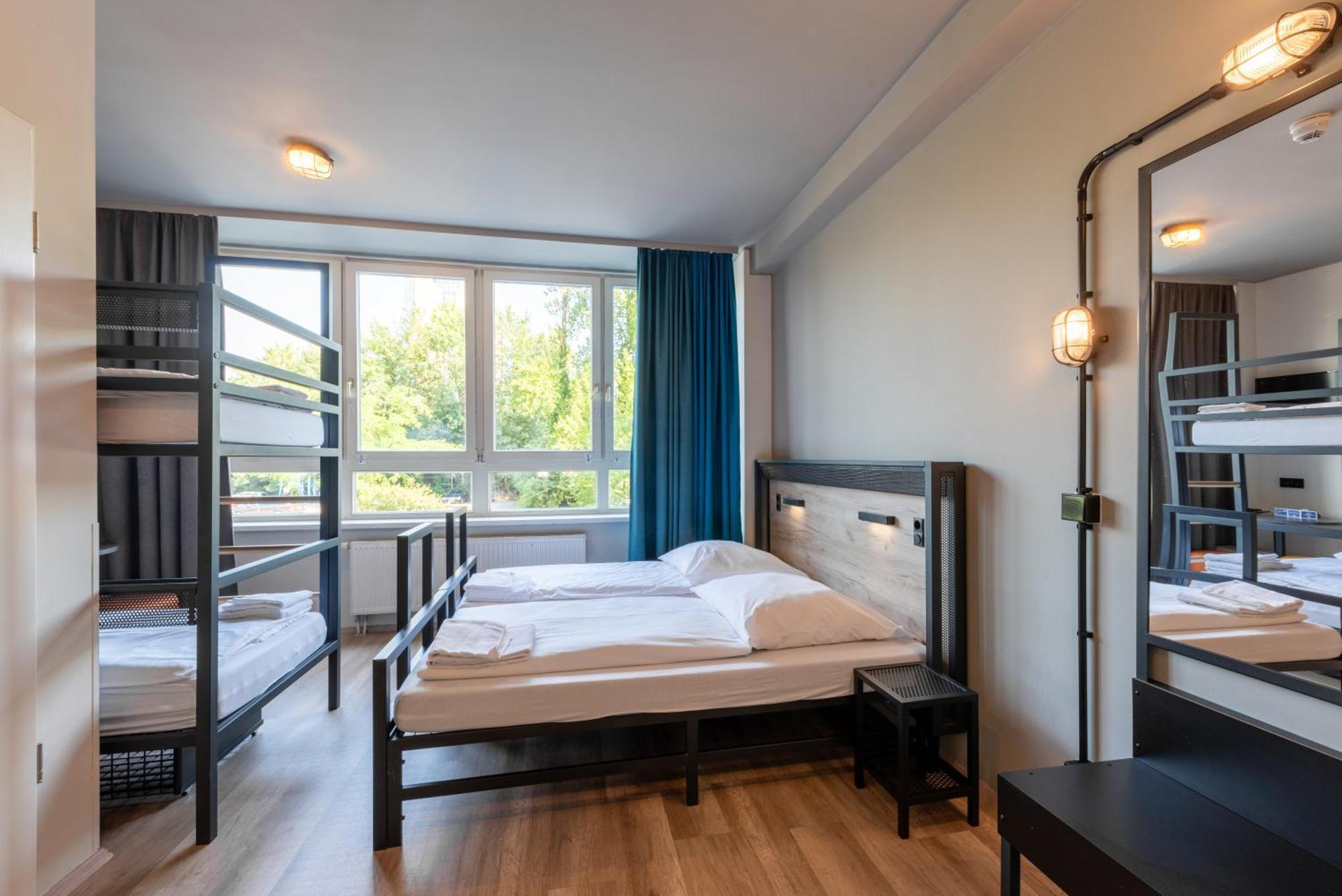 Quadruple Room,1435835392:JPEG