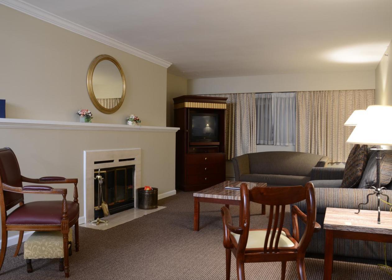 Deluxe Two-Bedroom Suite,942183364:JPEG