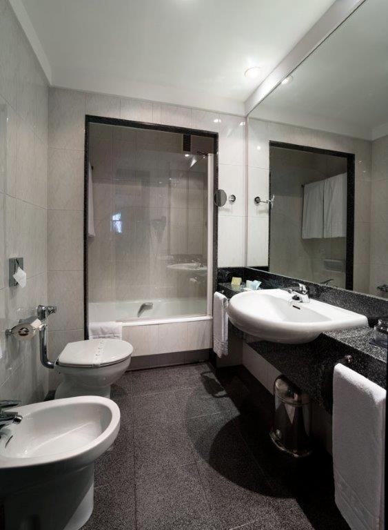 Double Room with Extra Bed,942683539:JPEG