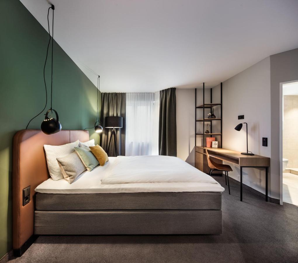 Single Room,988975828:JPEG