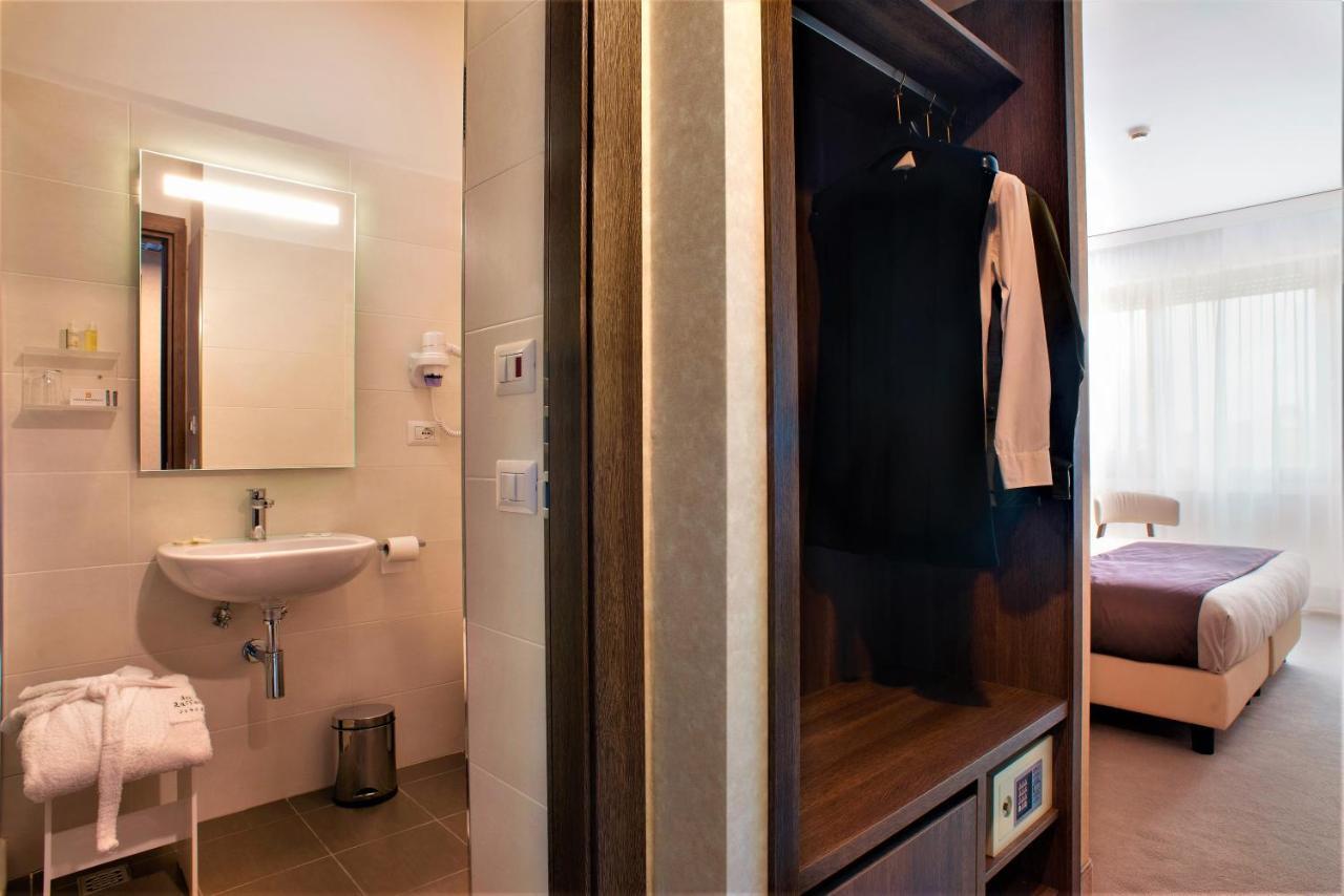 Triple Room,942944818:JPEG