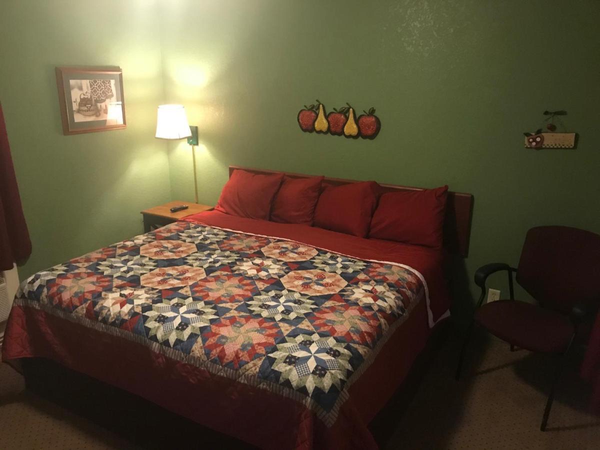 Standard Queen Room