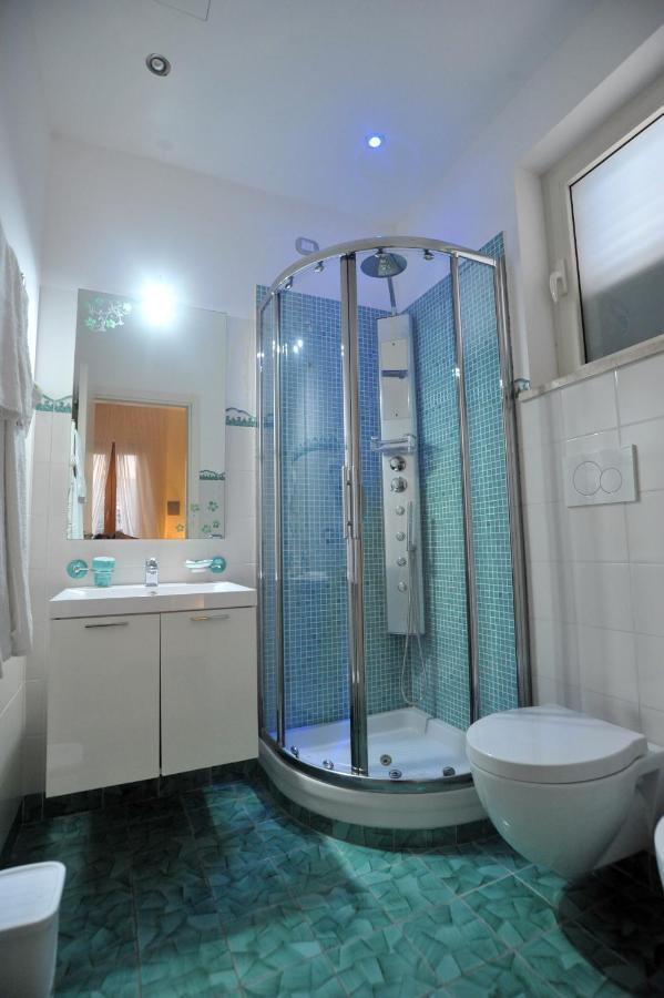 Small Double Room,943243615:JPEG