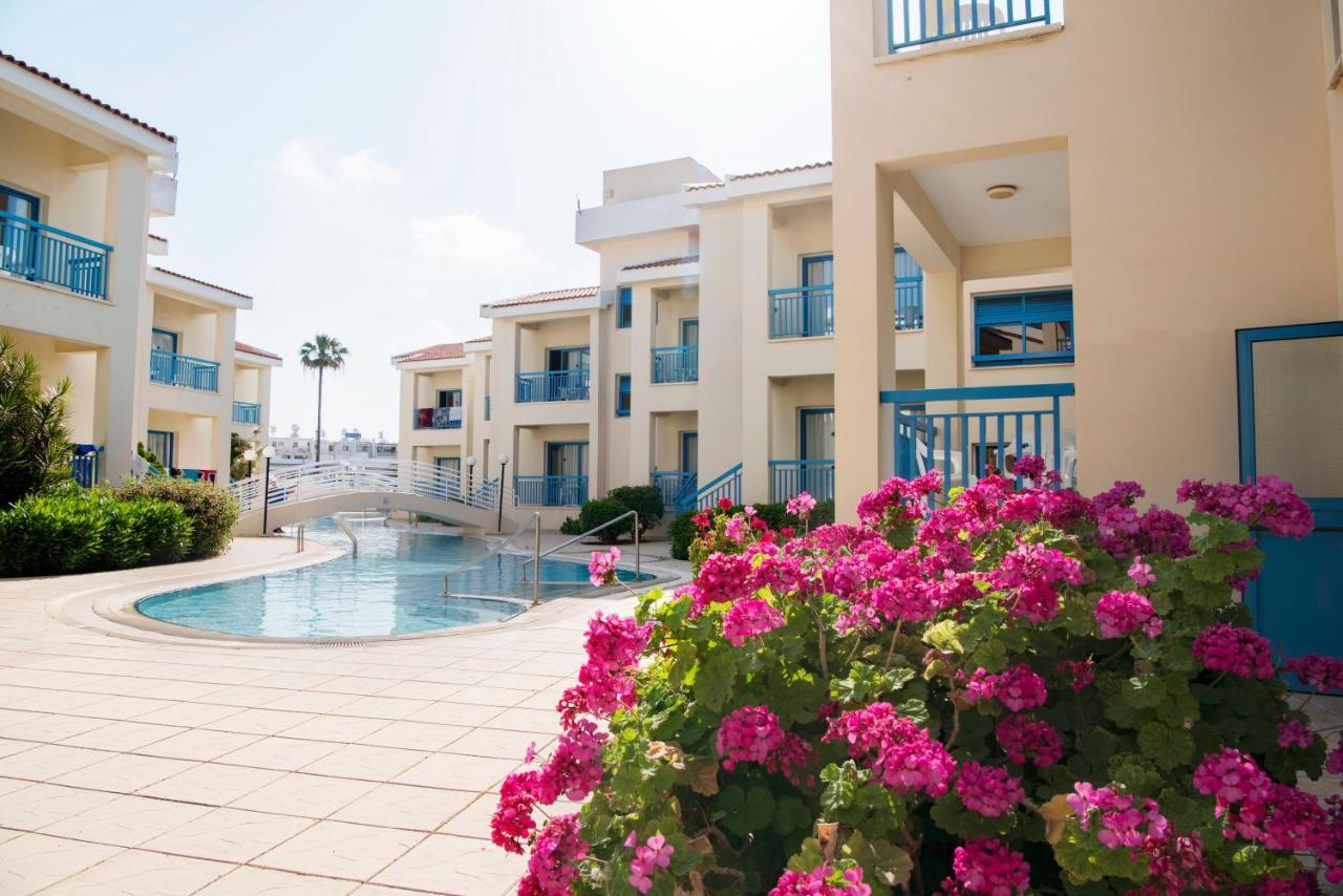 Superior Twin Room Pool View