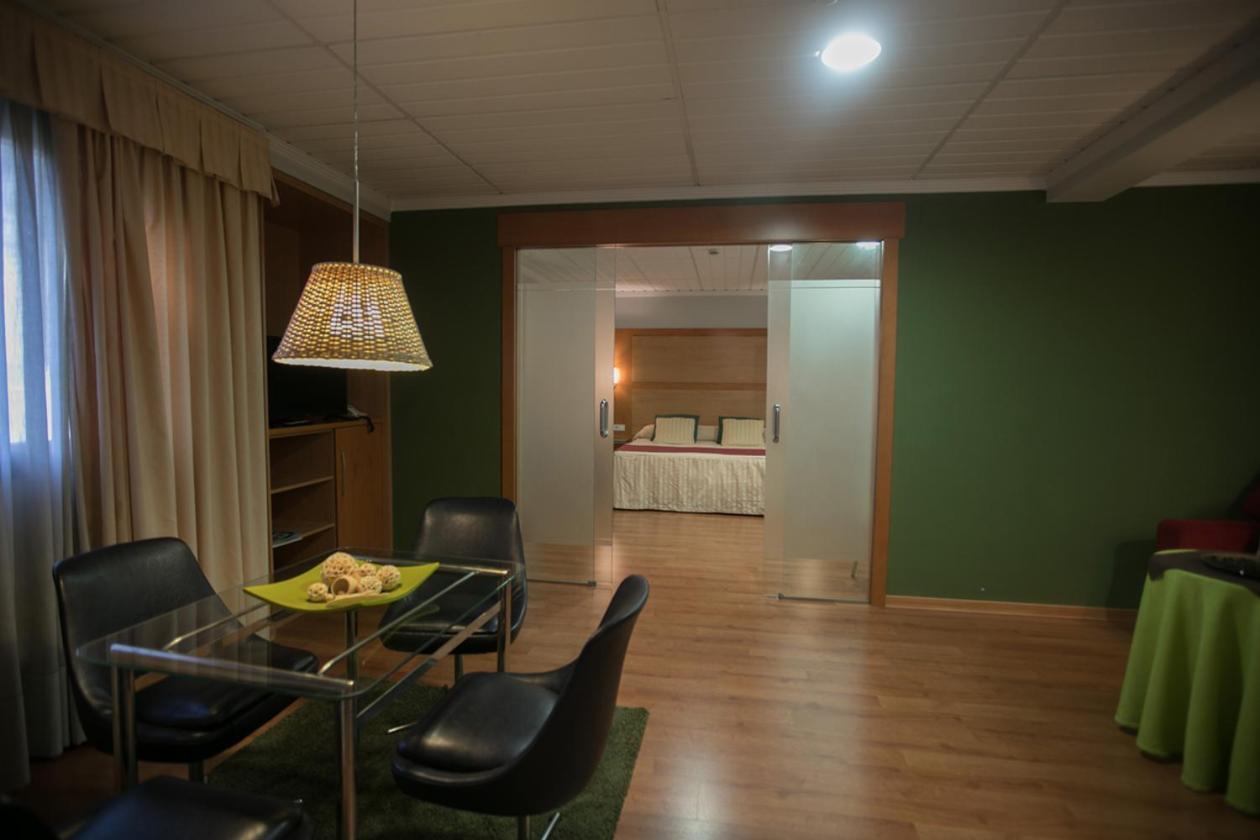 Junior Suite (2 Adults),586753398:JPEG