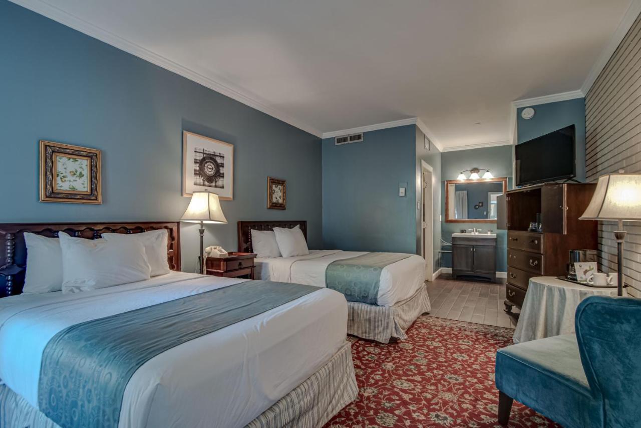 Two Queen Beds Courtyard View
