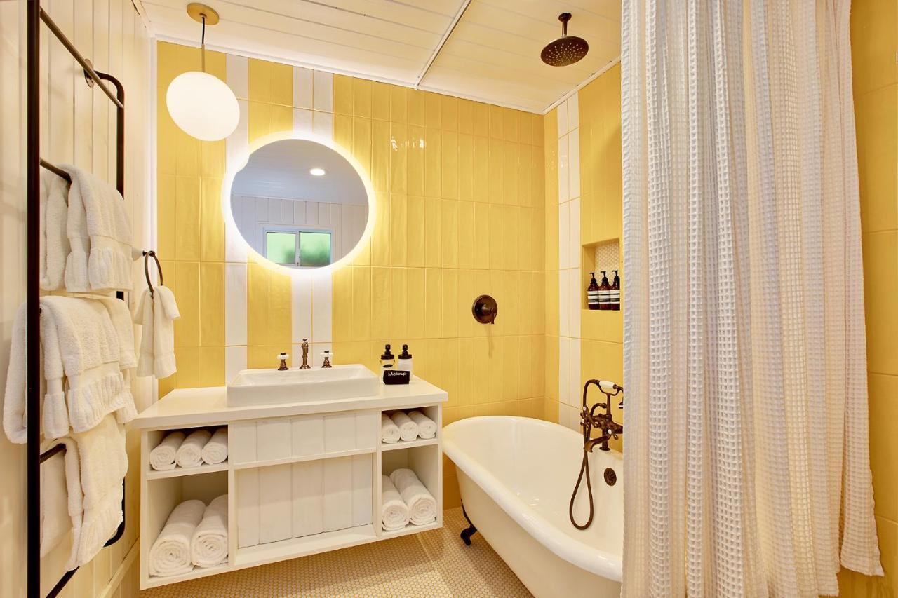 King Suite Bath Tub