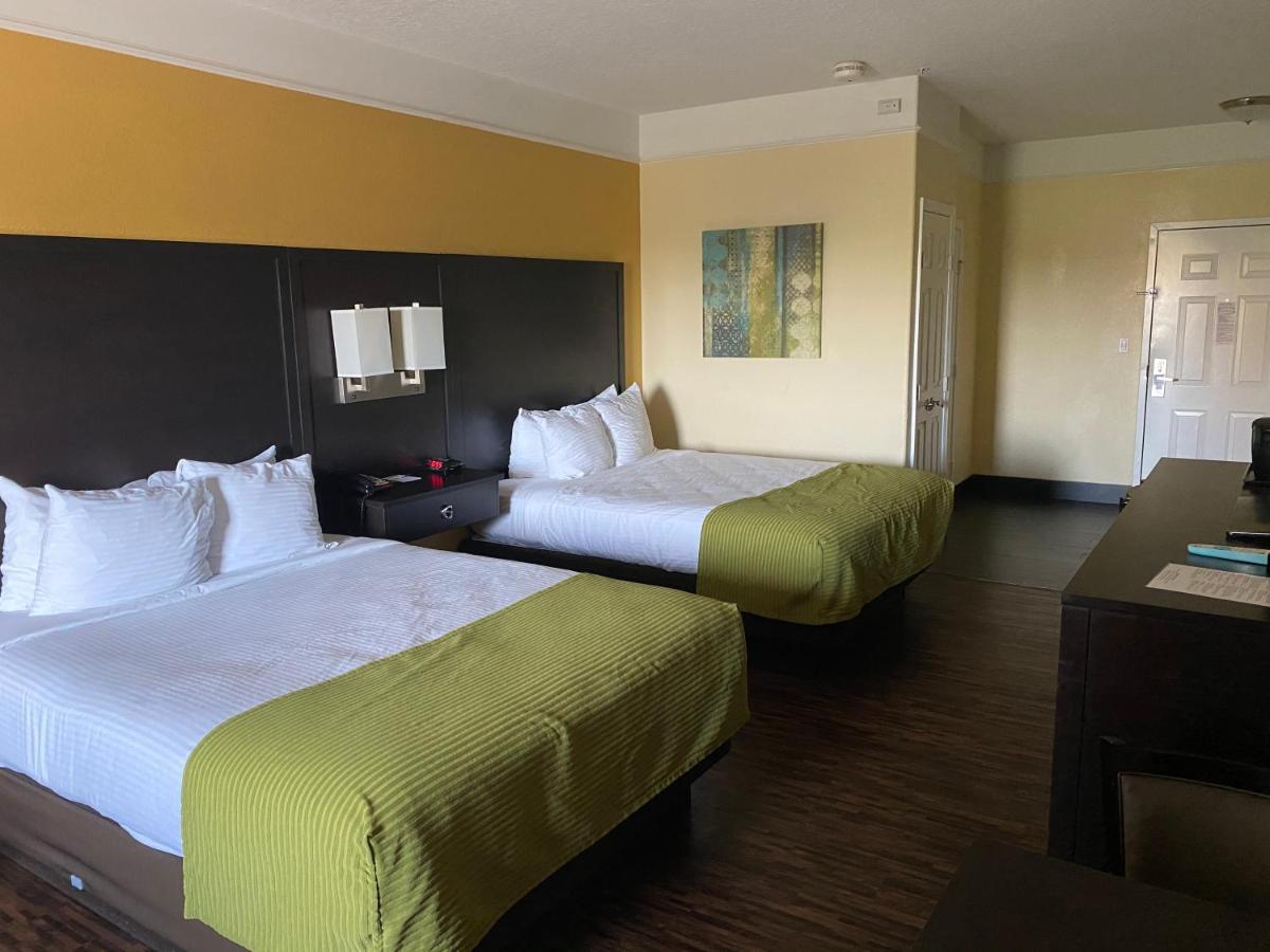 Queen Room Two Queen Beds Bathtub Disability Access