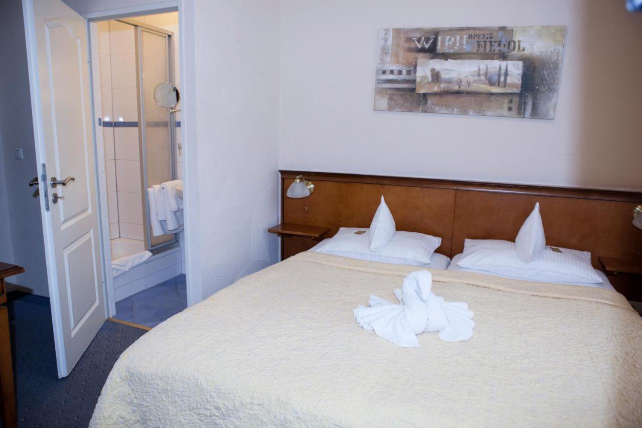 Triple Room,944470528:JPEG