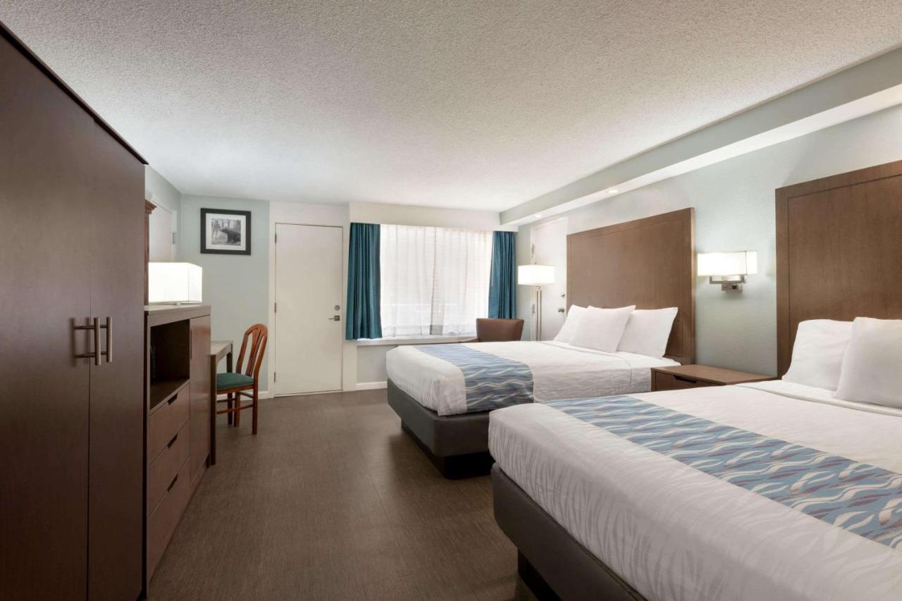 Connecting Room 1 King Bed 2 Queen Beds Riverview Balcony