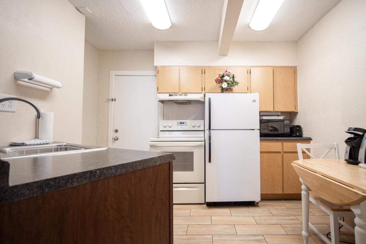 Deluxe King Studio Full Kitchen-Non Smoking