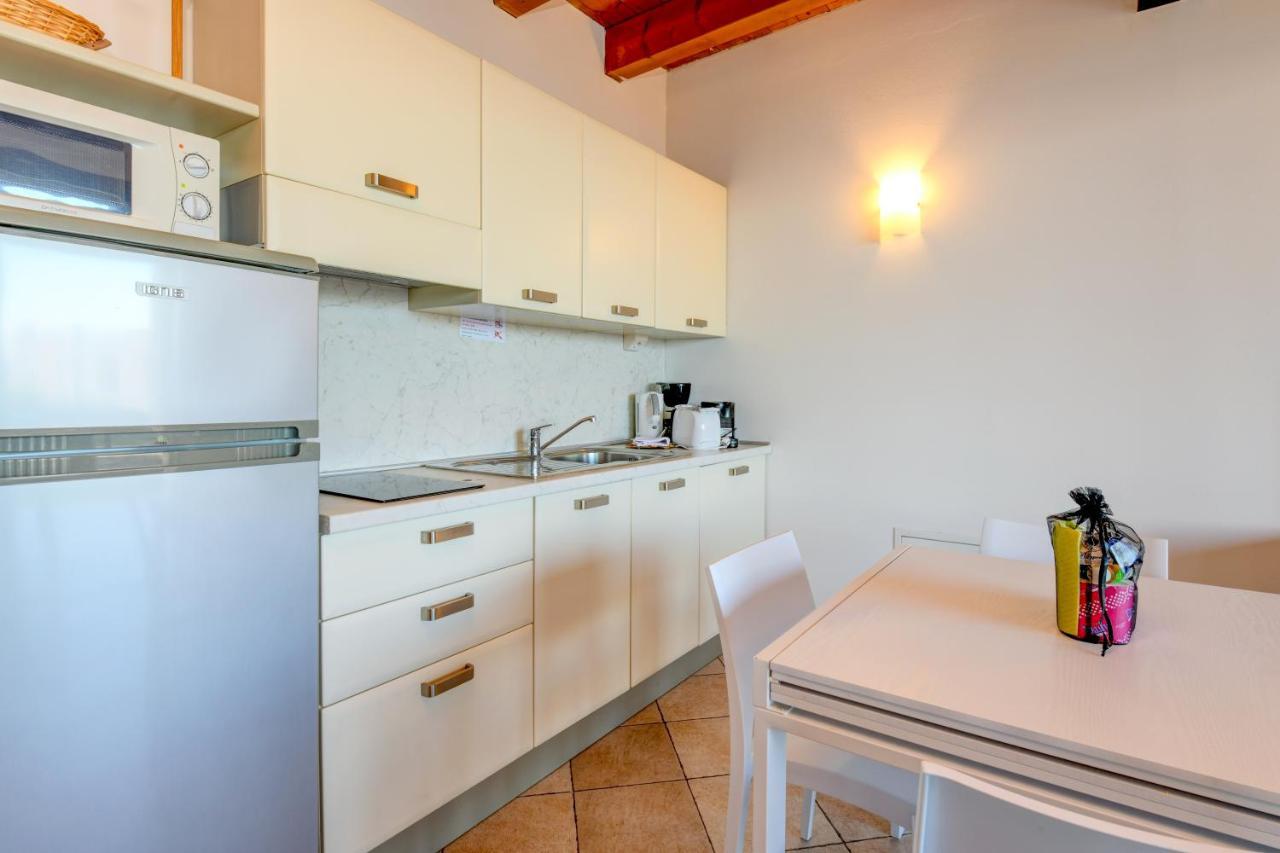 Standard One-Bedroom Apartment Lake View