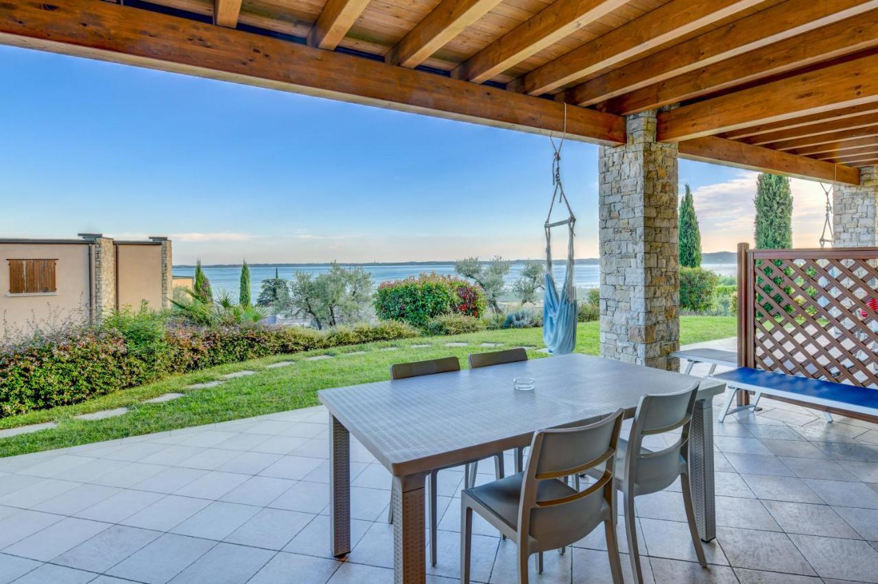 Standard One-Bedroom Apartment Lake View