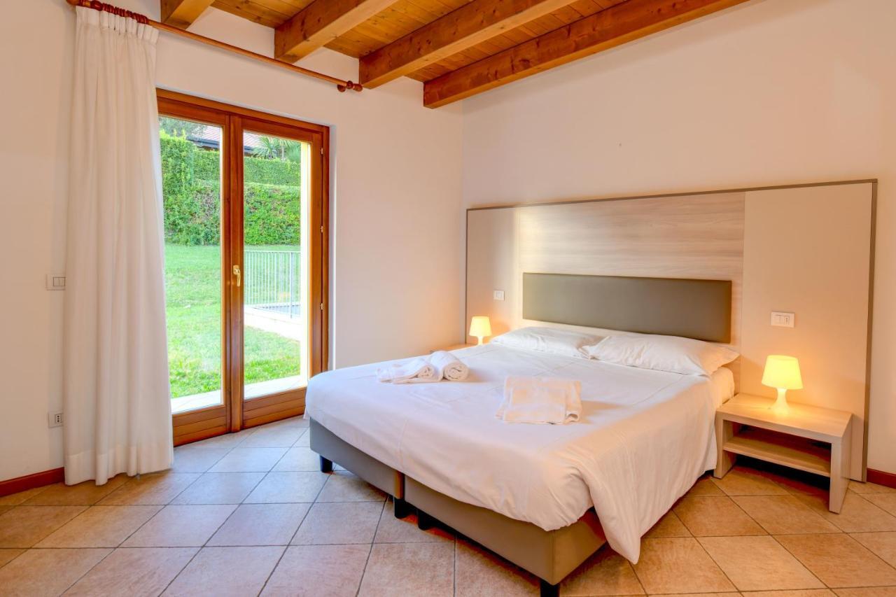 Standard One-Bedroom Apartment Lake View