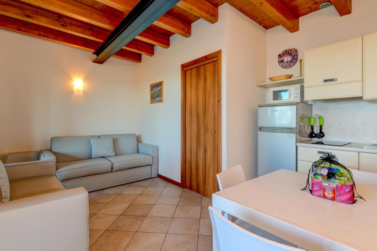 Standard One-Bedroom Apartment Lake View