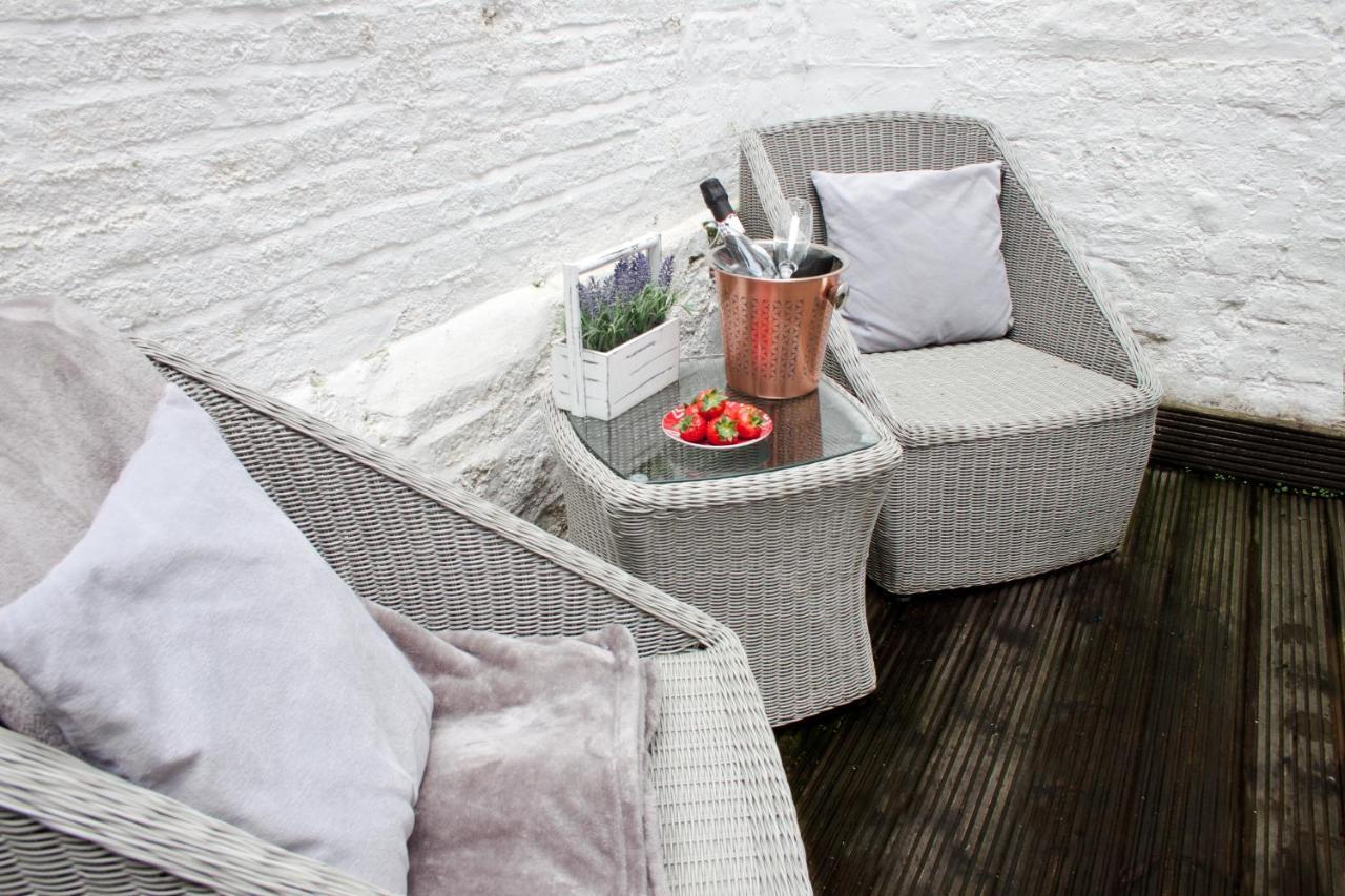 Superior Studio Apartment Private Terrace Minster Studio