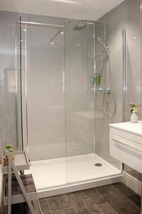 Superior Studio Apartment Private Terrace Minster Studio