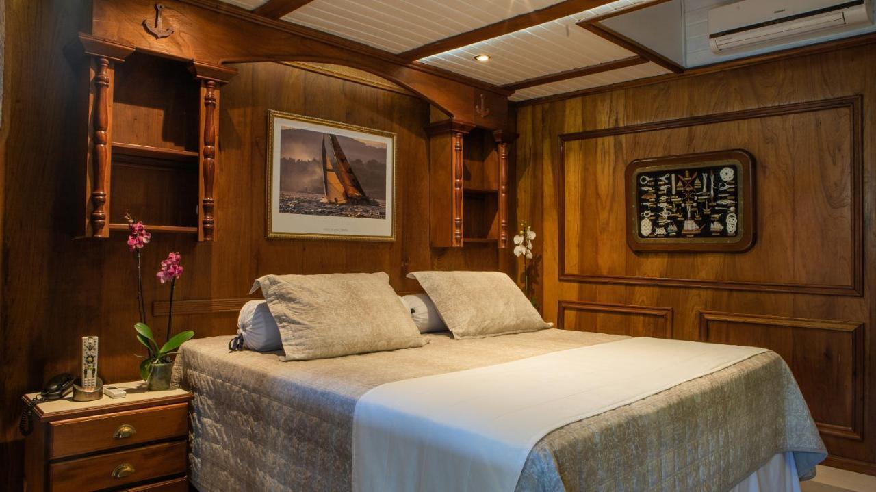 Double or Twin Master Suite