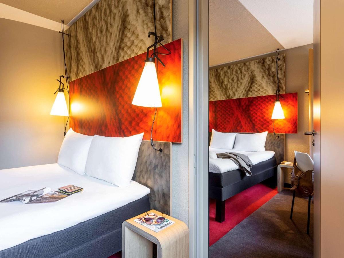 Connecting Rooms