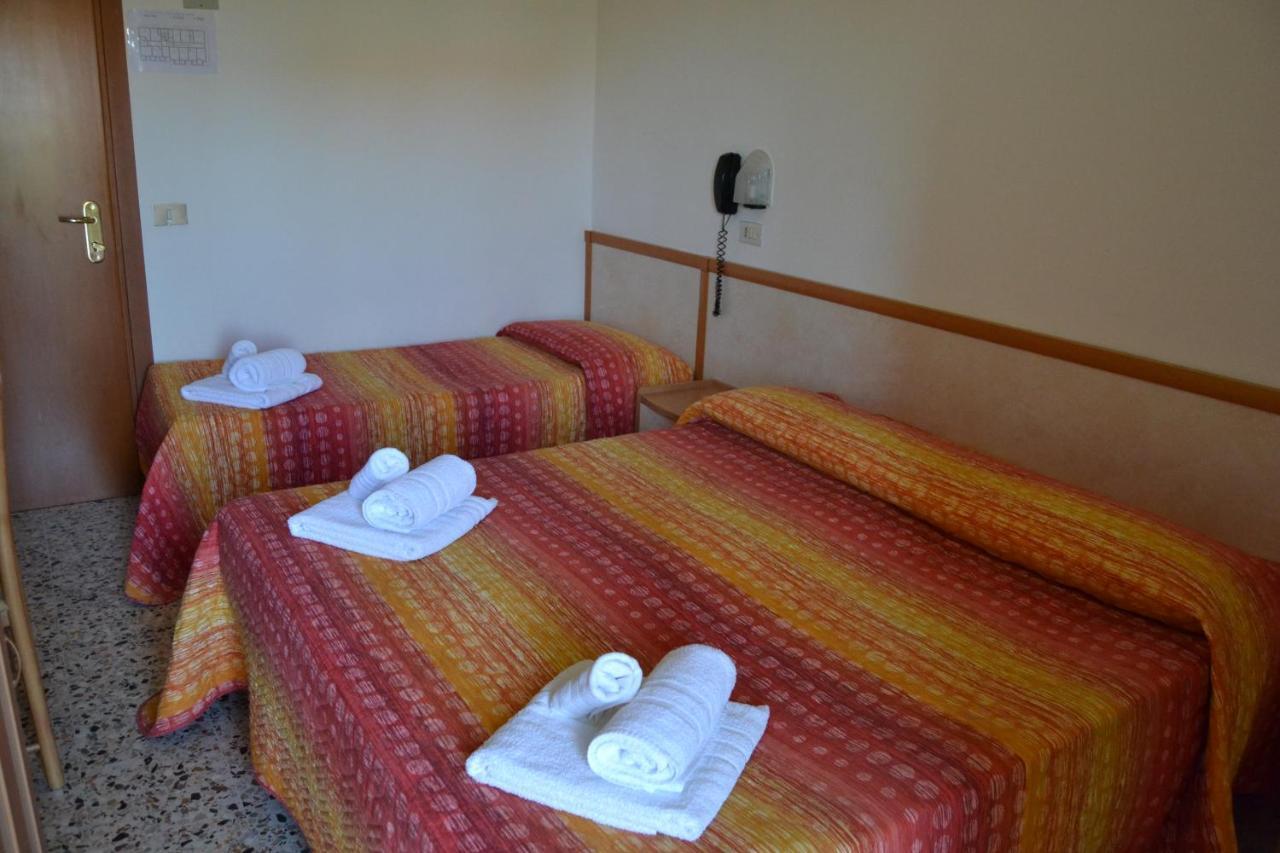 Triple Room,945774829:JPEG