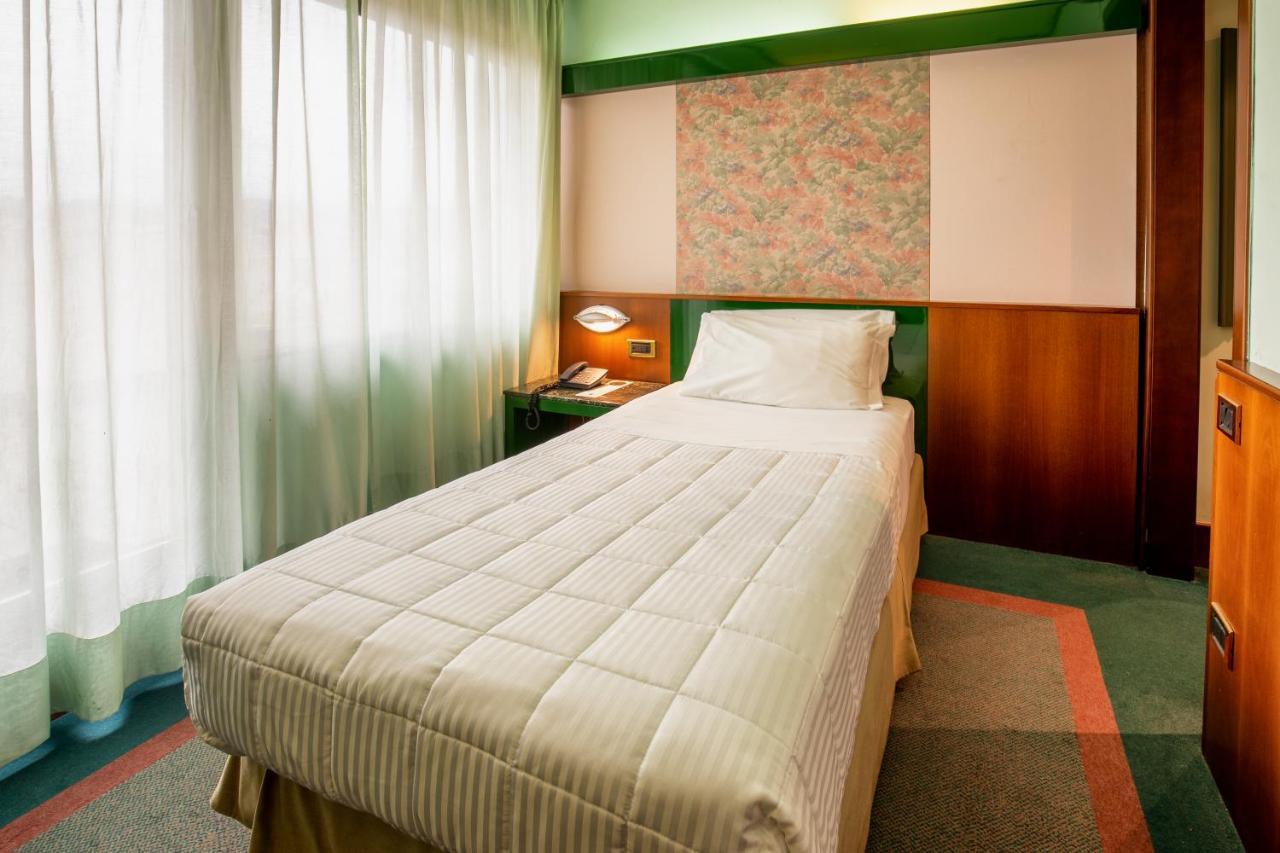 Budget Single Room,945810625:JPEG