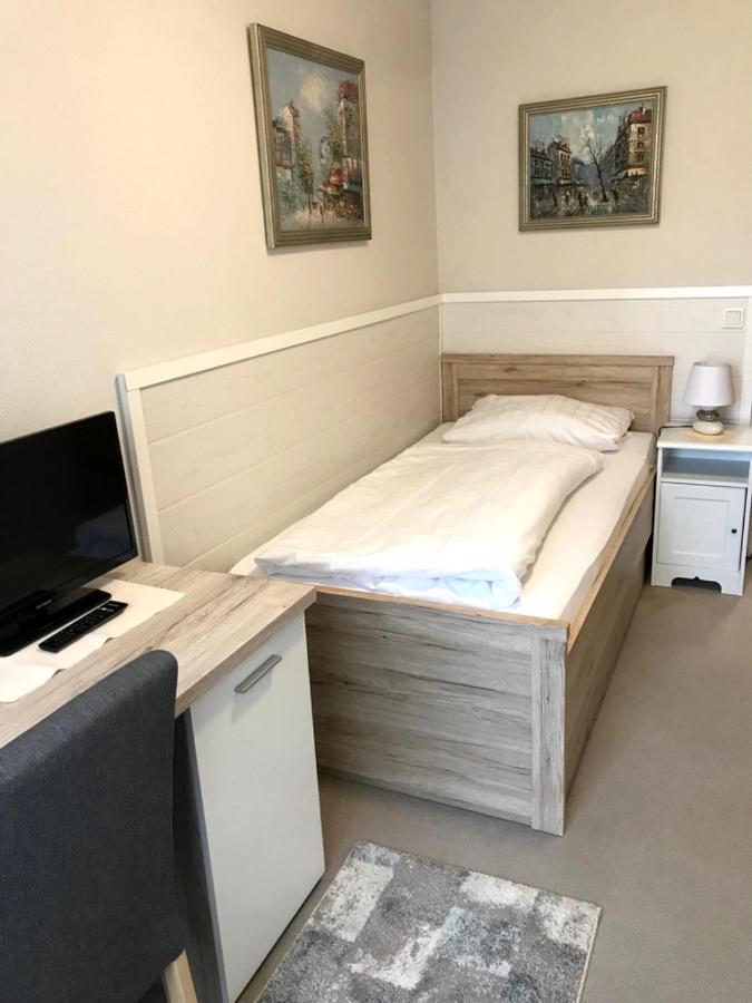Single Room,799261692:JPEG