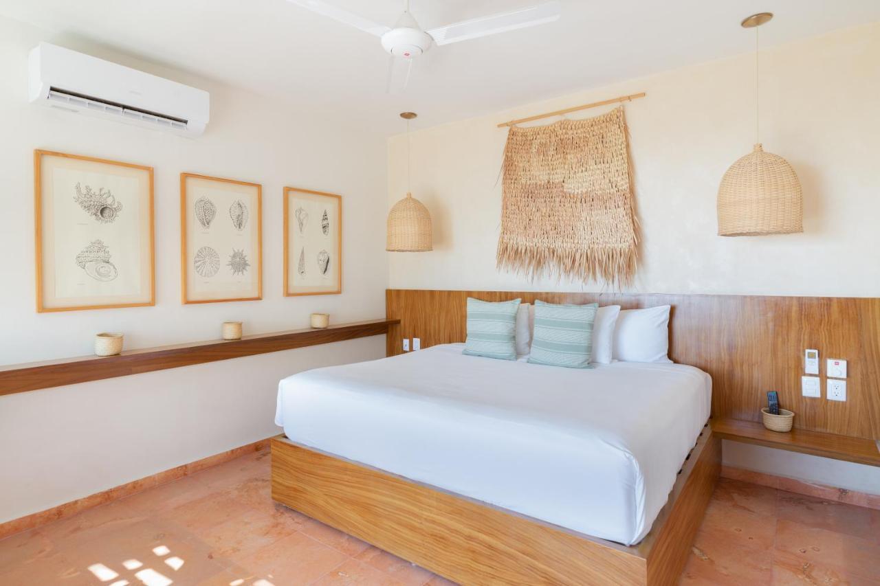 Habitación con vistas parciales al mar